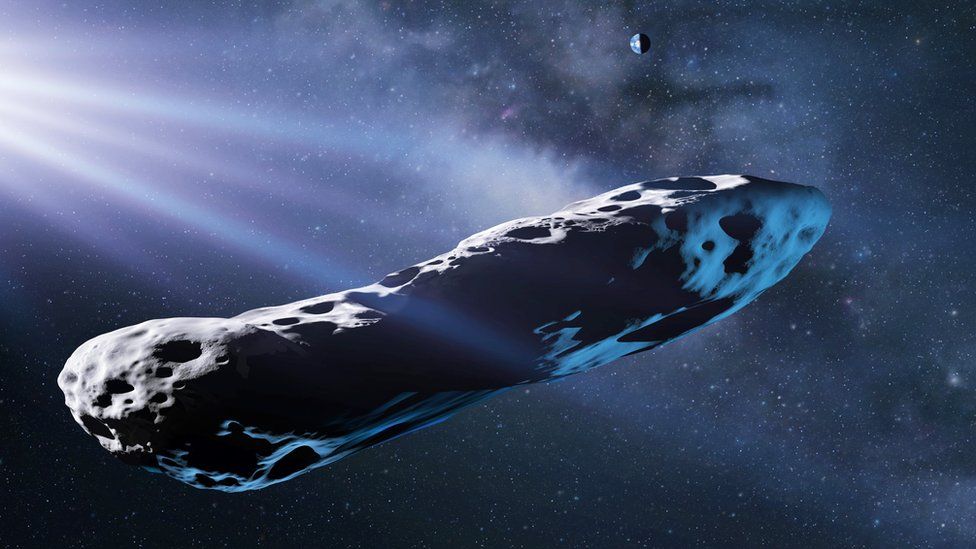 Gazdan kaçan bir kuyruklu yıldızın yapabileceği gibi sistemden ayrılırken, hızlanırken asıl sorun Oumuamua ' nın görünür bir kuyruklu yıldız kuyruğuna sahip olmamasıdır.