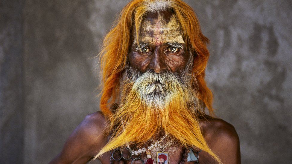 Steve McCurry's portrait of India is a feast for the eyes - BBC News
