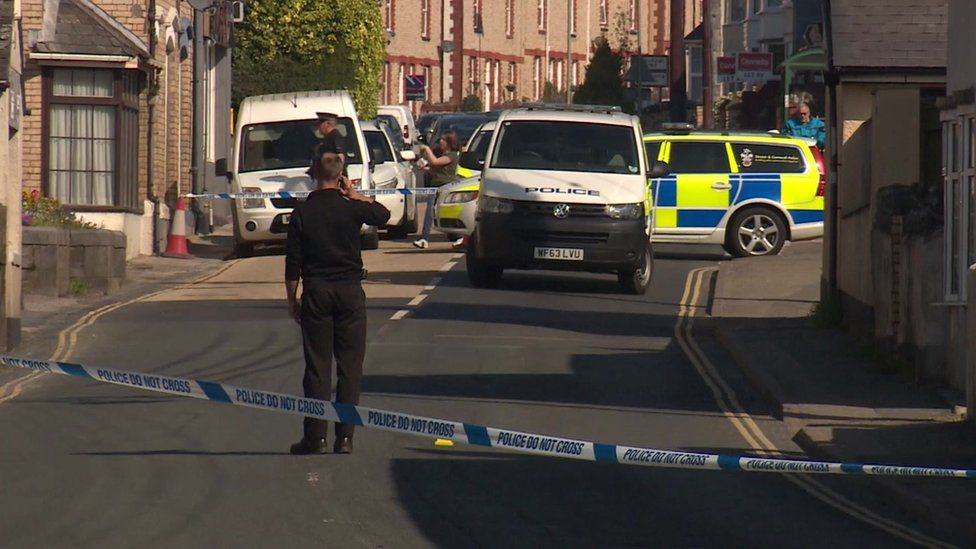 Kingsteignton hit and run crash leaves man critically injured - BBC News