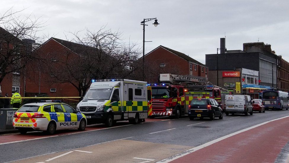 Police hunt Rutherglen fireraiser after flats blaze BBC News