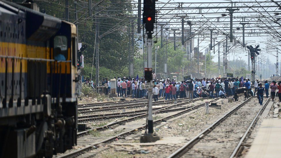 Protesters block tracks in India