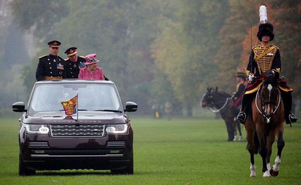 Queen Elizabeth inspects The King's Troop Royal Horse Artillery during the The King's Troop Royal Horse Artillery 70th parade in Hyde Park in London, 19 October 2017.