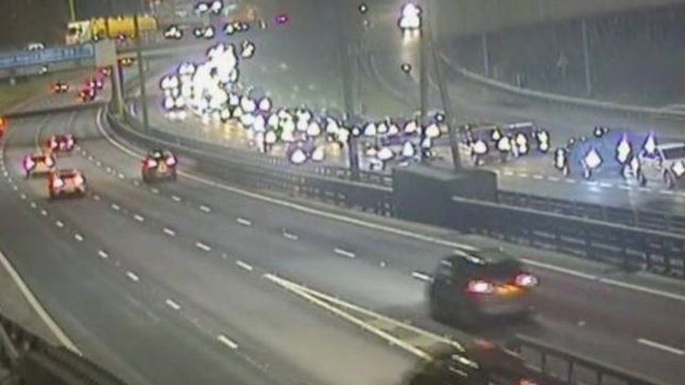 Queues on M8 following the collision