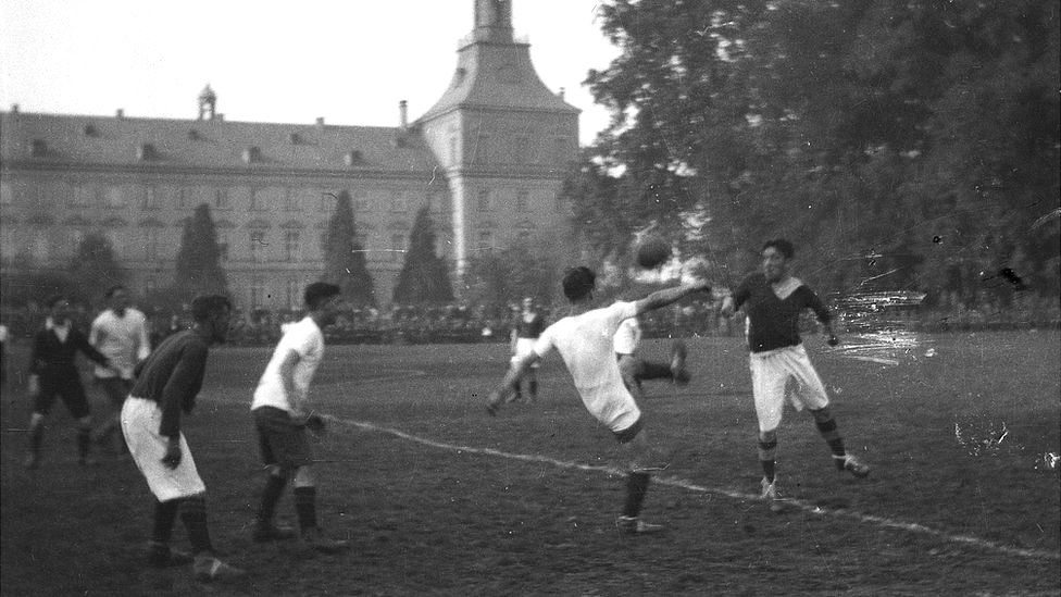Teams playing in the semi-final of the Corps Cup in 1919