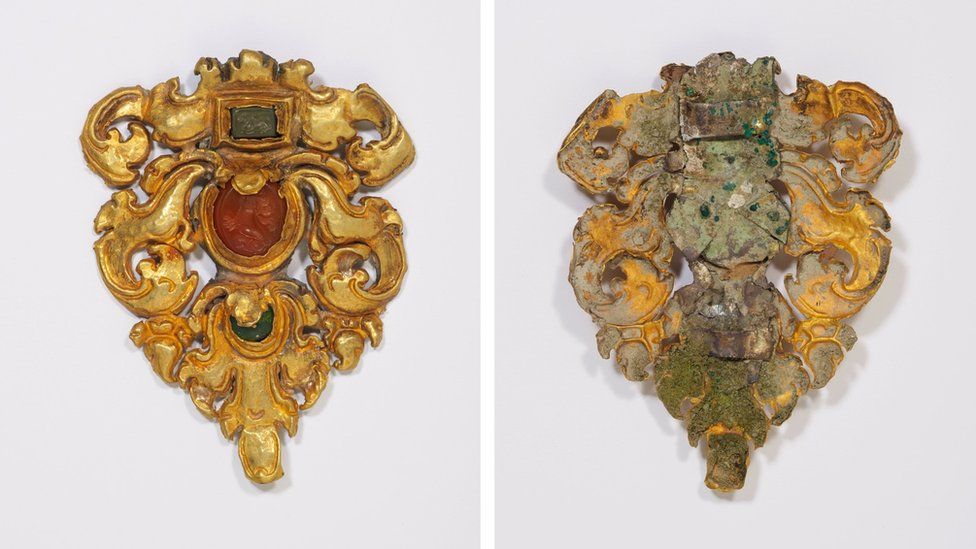 Front and back of one piece of recovered jewellery
