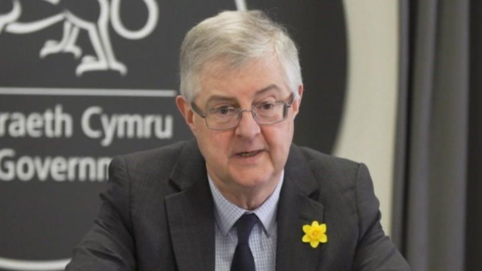 Mark Drakeford Yn Amddiffyn Proses Arholiadau Cymru - BBC Cymru Fyw