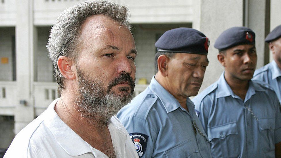 Питер Фостер, изображенный на Фиджи в 2006 году, сталкивается с обвинениями в мошенничестве в Австралии
