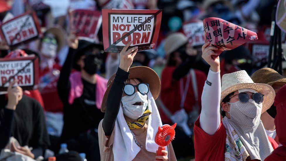 Female protesters shout slogans during a rally against 'spy-cam porn' in central Seoul on August 4, 2018.