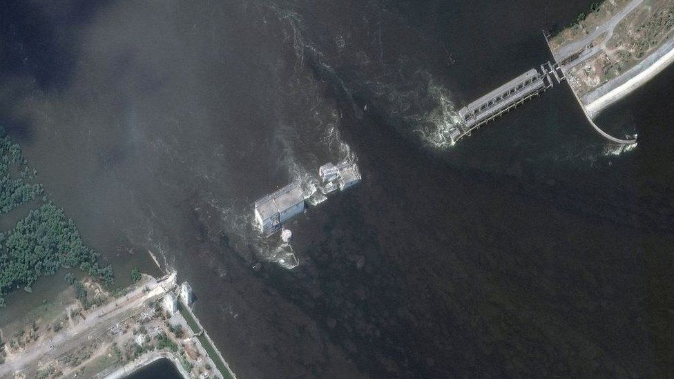 Спутниковый снимок Каховской плотины 7 июня