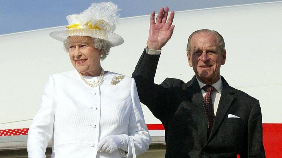 Queen and Duke of Edinburgh arrive in Australia