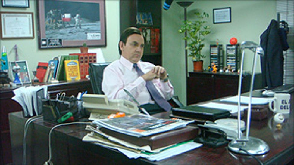 Luis Gnecco in La Ofis