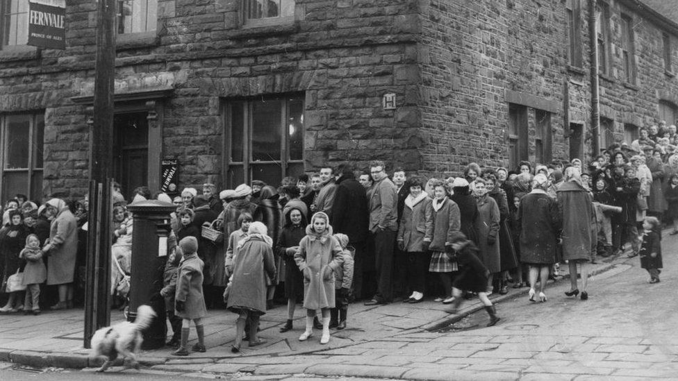 Residents in the Rhondda queuing for vaccination in 1962