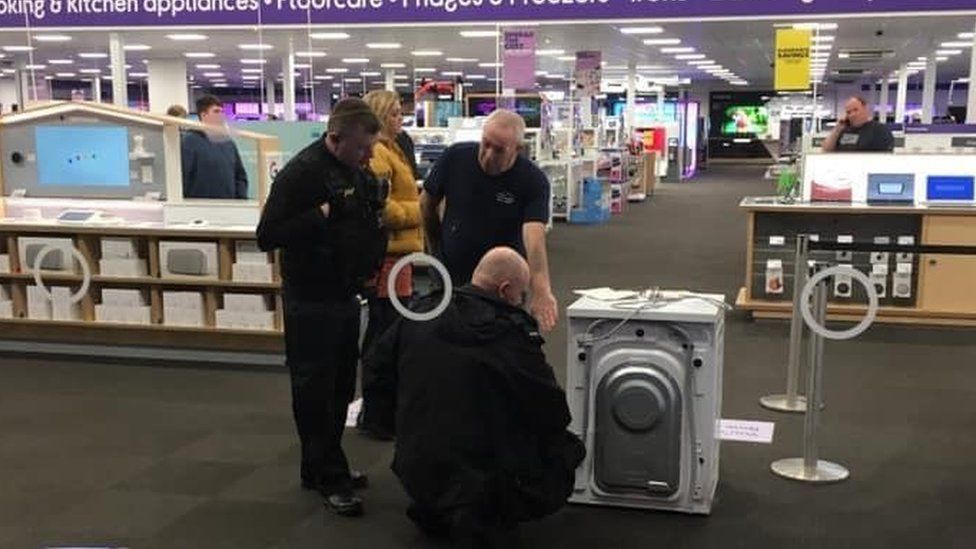 Washing Machine Row In Currys Pc World Leads To Police Callout c News