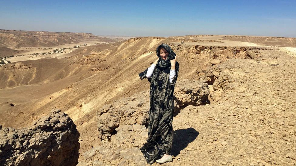 Elisabeth Kendall in the Yemeni desert