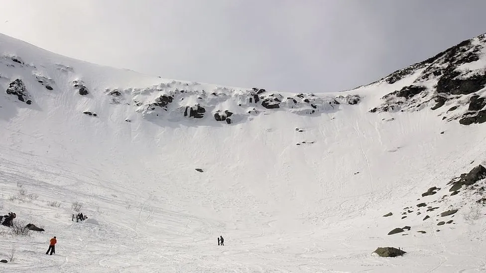 滑雪者跌落华盛顿山后身亡