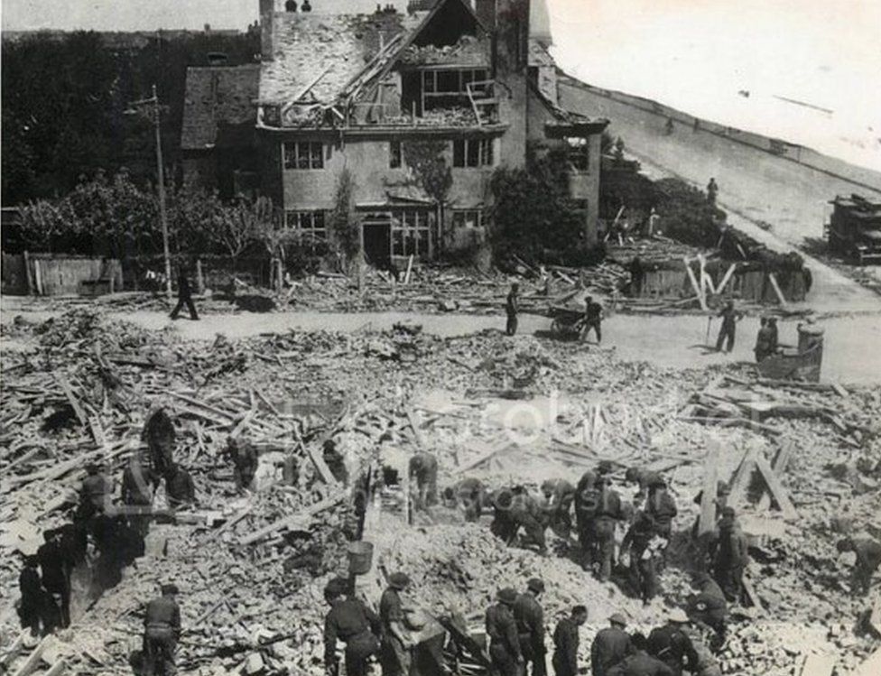 Events Honour 26 Women Killed In Great Yarmouth WW2 Bombing BBC News