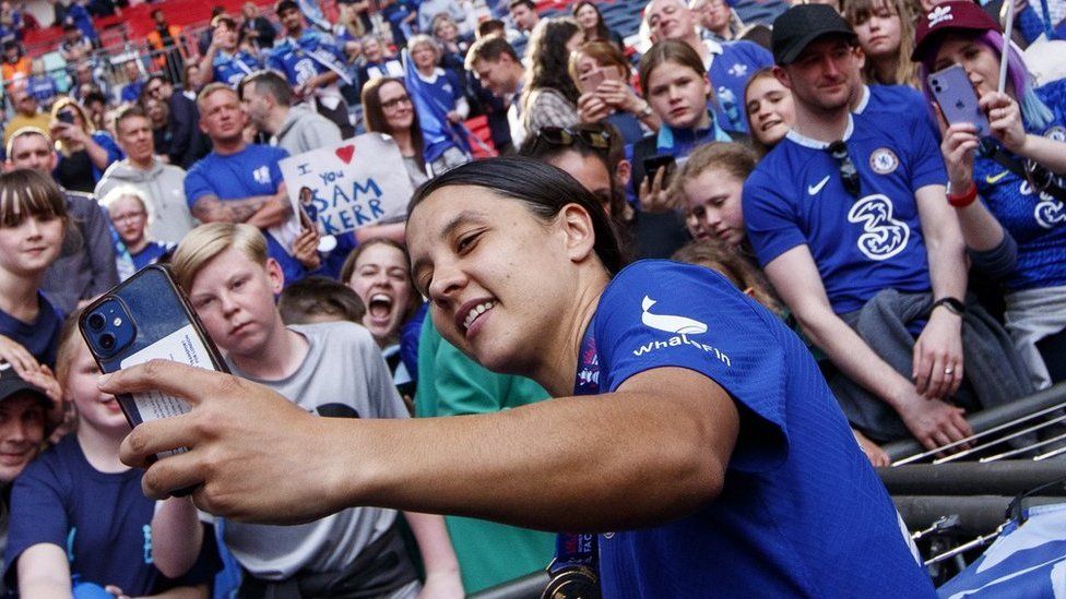 Sam Kerr takes pictures with fans