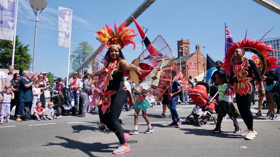 Coventry City of Culture: Colourful carnival celebrations - BBC News