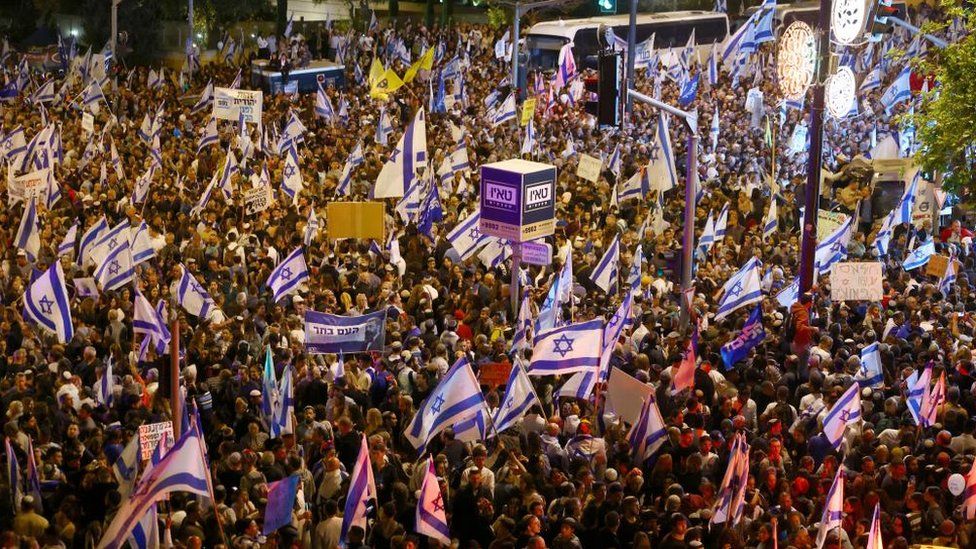 Israel Huge rally pushes back at judicial reform protests BBC News