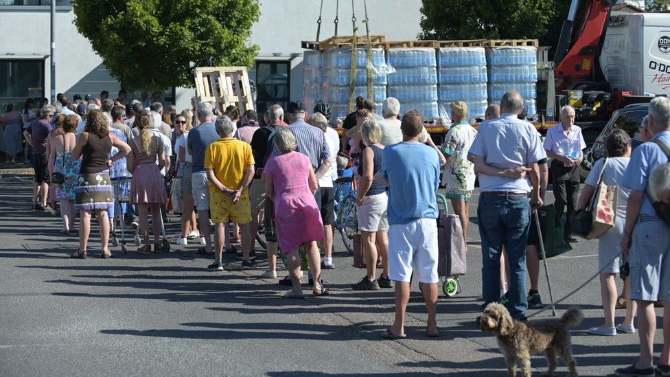 Cranleigh water station queue