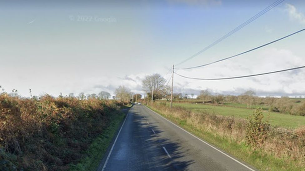 A30 traffic: Road closed after serious crash near Chard - BBC News