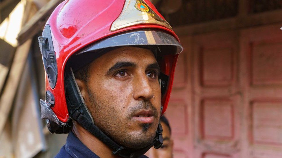 A rescuer in the city of Amizmiz, just a few dozen kilometers from the epicenter of the earthquake that shook Morocco