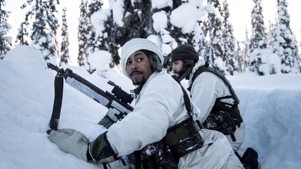 Two Swedish soldiers training in winter