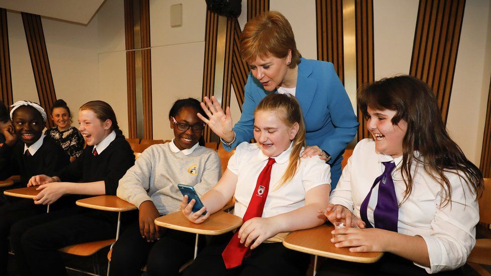 Nicola Sturgeon with school pupils