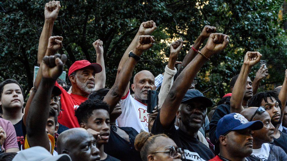 Football fans burn Kaepernick's jersey in protest of his protest