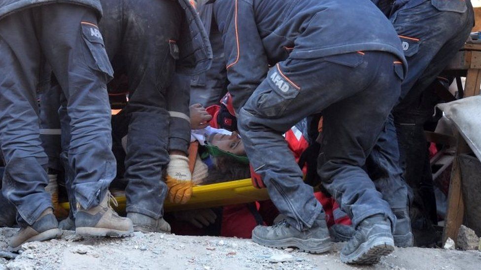A woman is pulled from the rubble in Elazig, Turkey. Photo: 25 January 2020