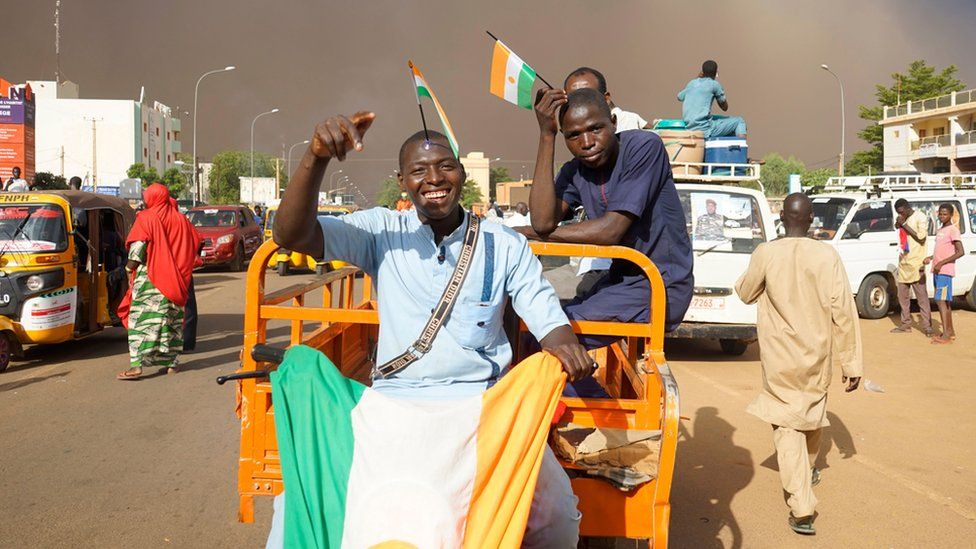 People carrying flags rally in Niamey, Niger, 01 October 2023.