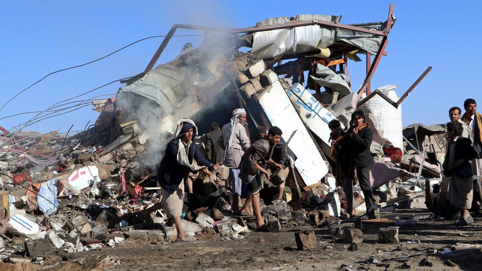 People gather at the site of a suspected Saudi-led coalition air strike in Sahar district, Saada province, Yemen (1 November 2017)