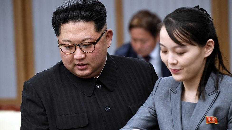 North Koraen Leader Kim Jong Un (L) and sister Kim Yo Jong