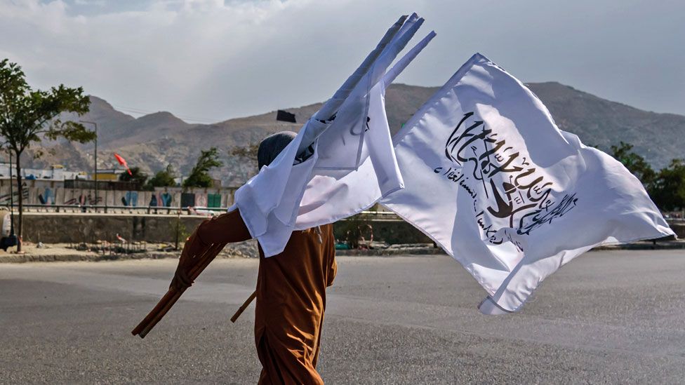 Boy selling Taliban flags, Kabul (20 Aug)