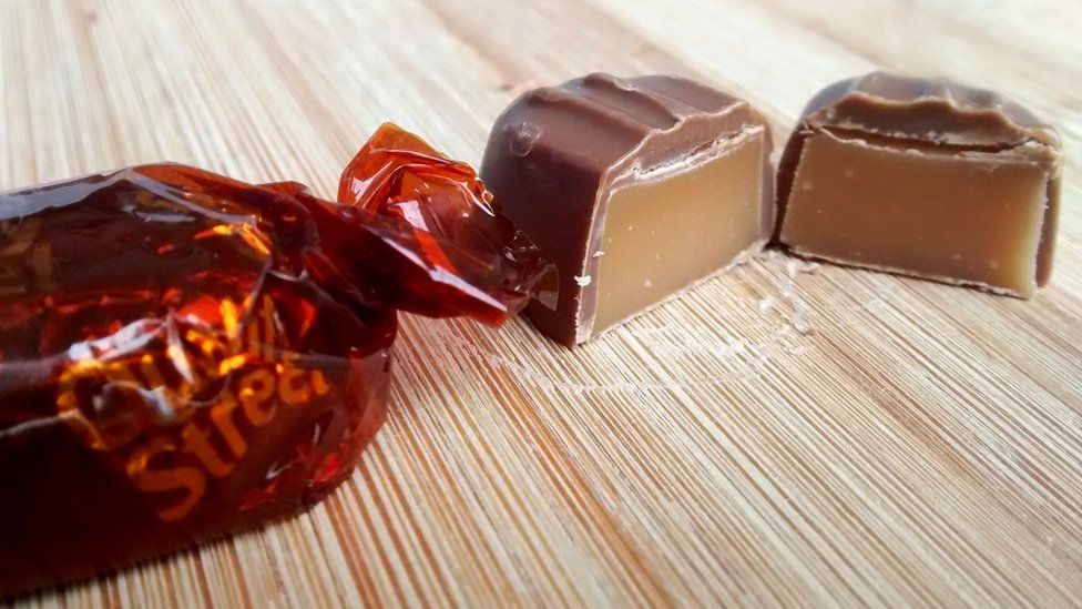 https://ichef.bbci.co.uk/news/976/cpsprodpb/1346B/production/_91355987_iguaria_quality-street-toffee-deluxe.jpg