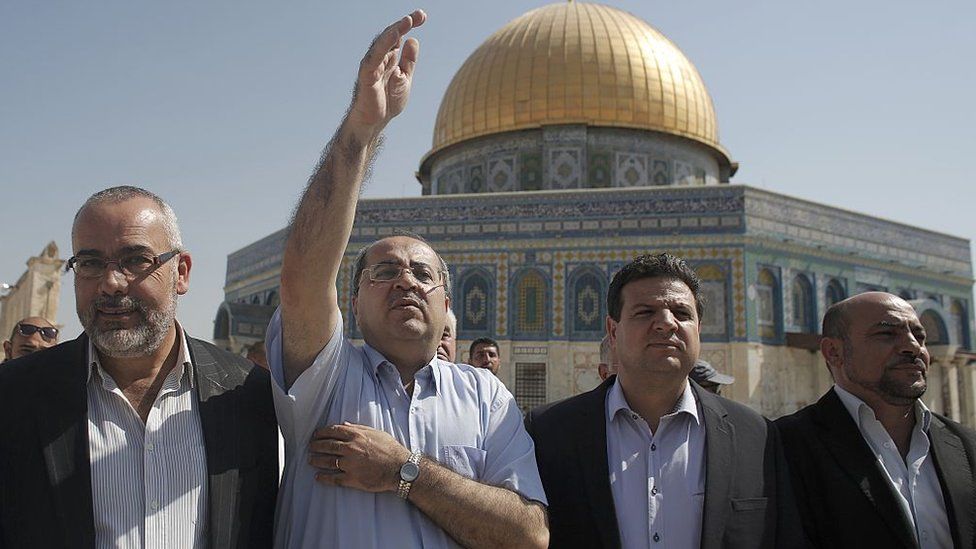 Israeli Arab lawmakers from the Joint List of Arab parties (from L to R) Osama Saadi, Ahmad Tibi, Ayman Odeh, and Masud Ghanayem pose for a photo in front of the Dome of the Rock in Jerusalem (28 July 2015)