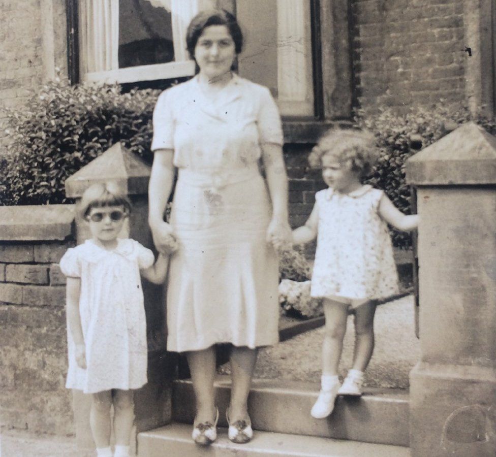 Barbara Johnson with her sister and Aunty Bertha