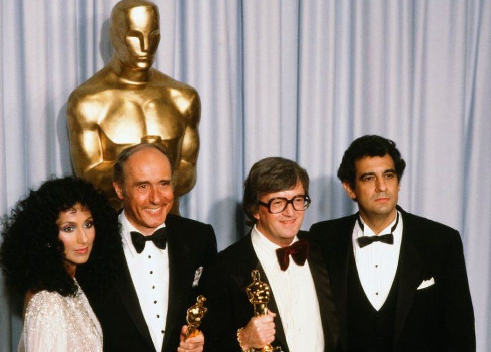 Cher, Henri Mancini, Leslie Bricusse and Placido Domingo after the Oscar success of Victor Victoria