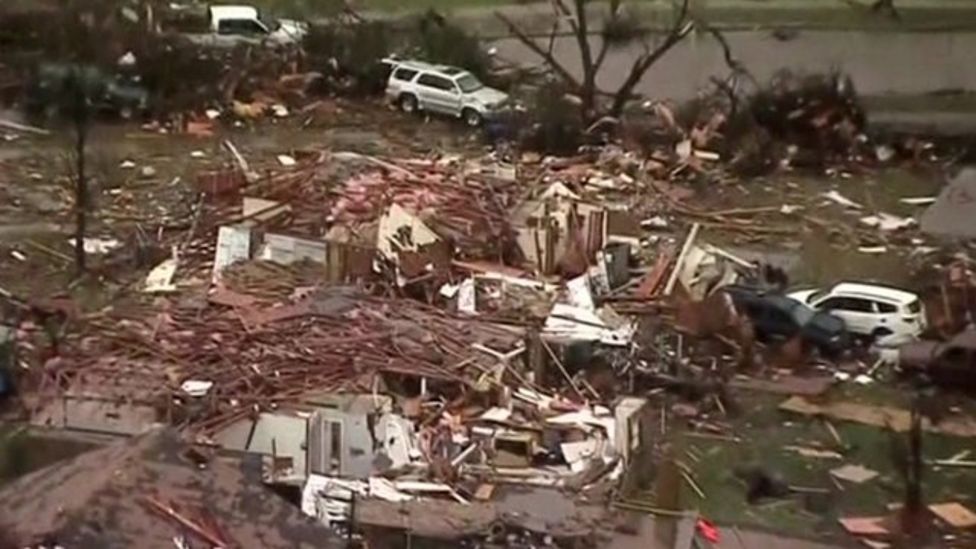 US storms: Missouri floods close Mississippi near St Louis - BBC News