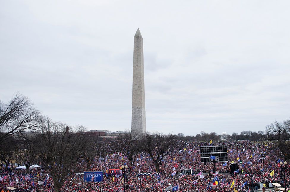 Crowds at Washington Monument