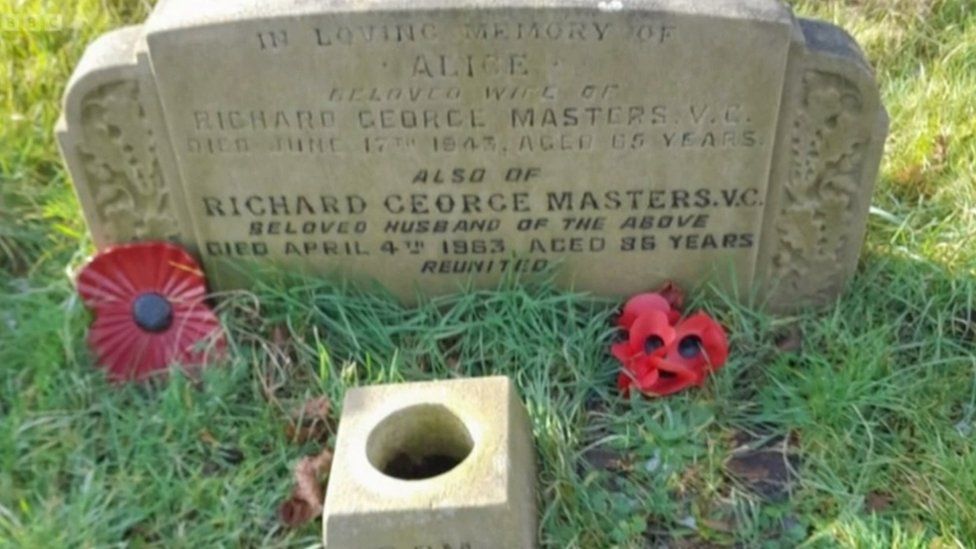 The grave of Pte Richard George Masters and his wife Alice