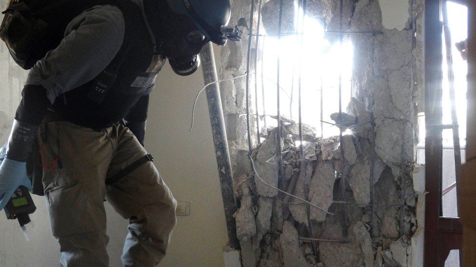 UN chemical weapons inspector at the scene of a Sarin nerve agent attack in the Ghouta region outside Damascus on 29 August 2013