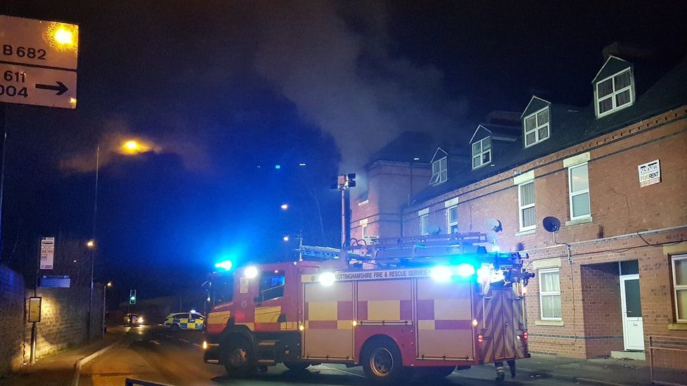 Two die in Nottingham block of flats fire - BBC News