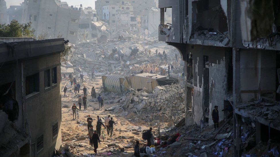 Palestinians inspect damage to buildings around al-Shifa hospital