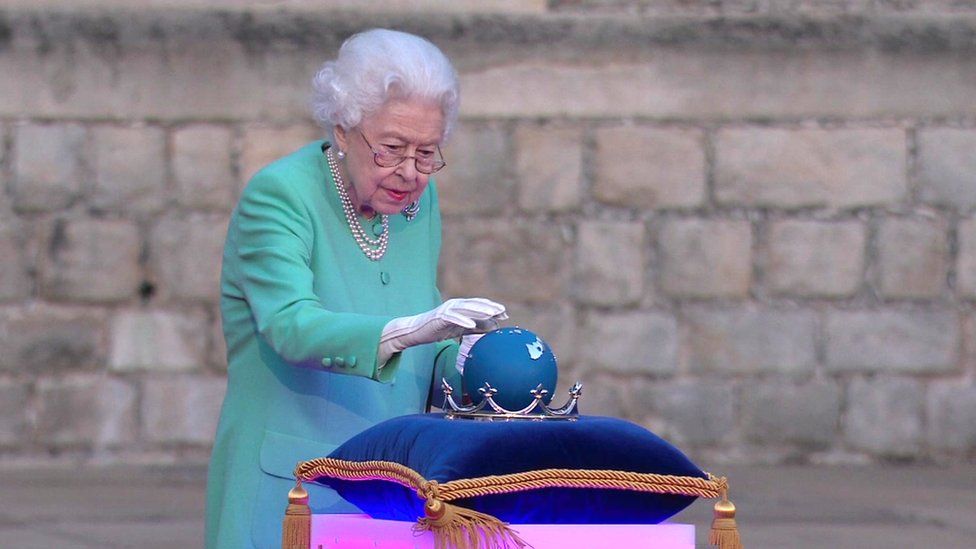 The Queen touching a globe to light the Tree of Trees