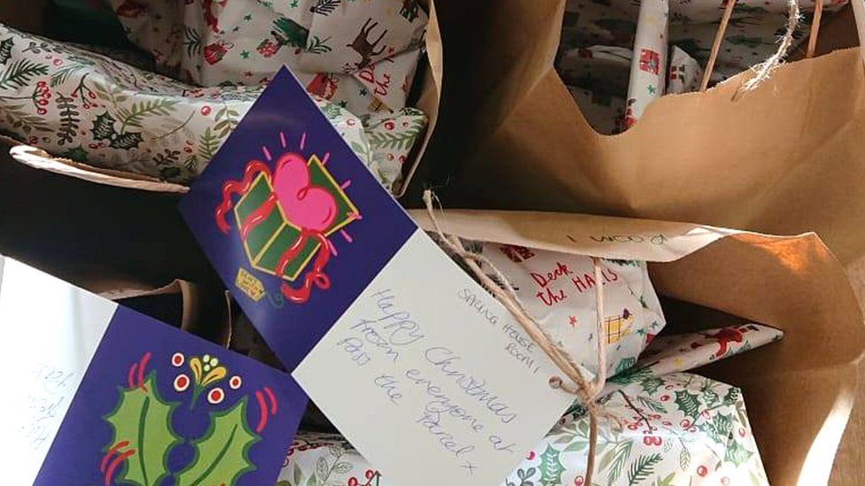 Christmas gift scheme Pass the Parcel returns to Bristol - BBC News
