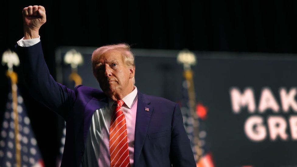 Donald Trump rallies in Iowa on 29 October