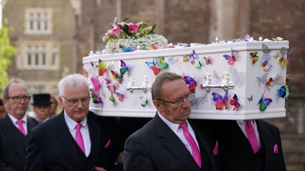 Coffin of Lilia being carried into church