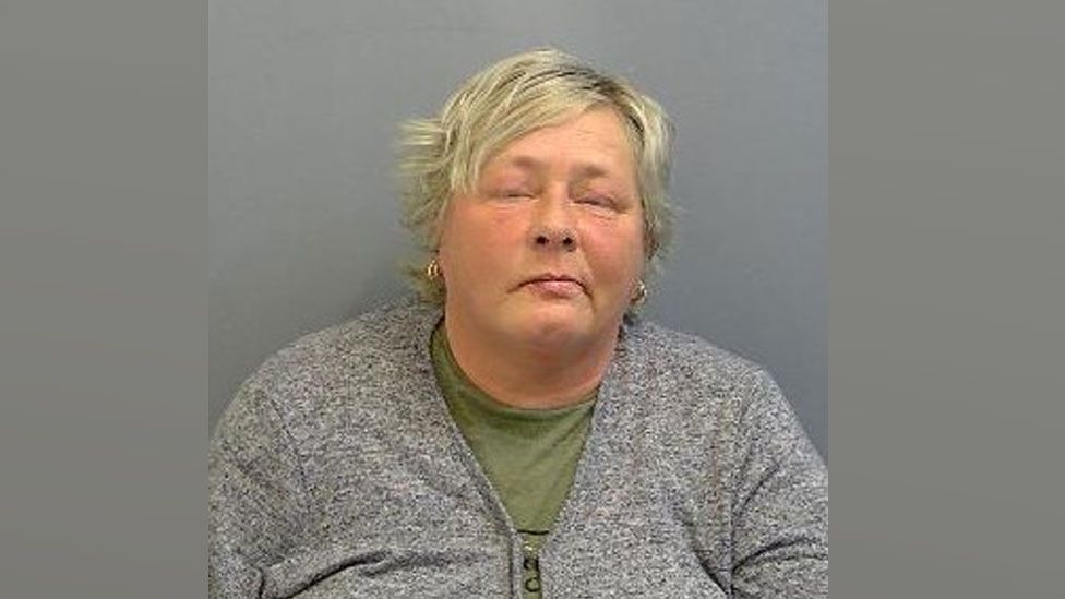 Bedford man jailed for 27 years for child sex offences - BBC News