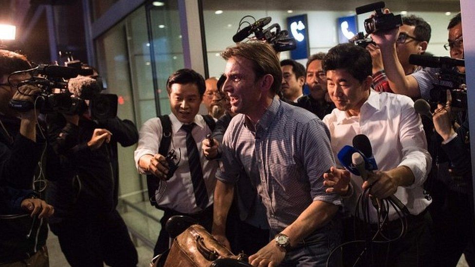 Rupert Wingfield-Hayes surrounded by media at Beijing airport